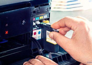 Druckerpatronen werden im Drucker eingesetzt