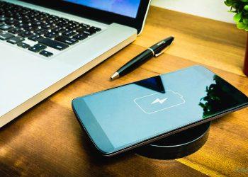 Kabelloses laden eines Handys