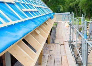 Hausdach wird neu gedeckt