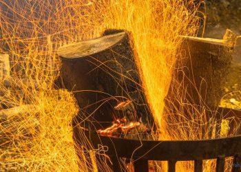 Lagerfeuer im Feuerkorb