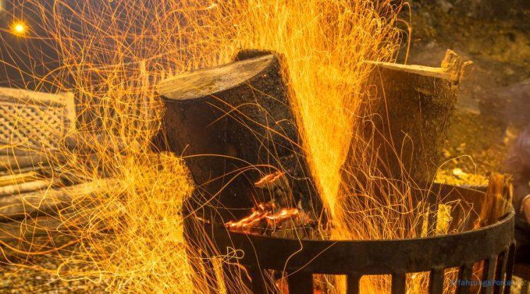 Lagerfeuer im Feuerkorb