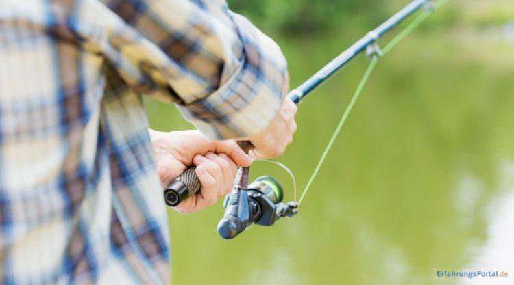 Mann beim Angeln