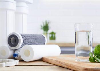 gefiltertes Wasser in einem Glas