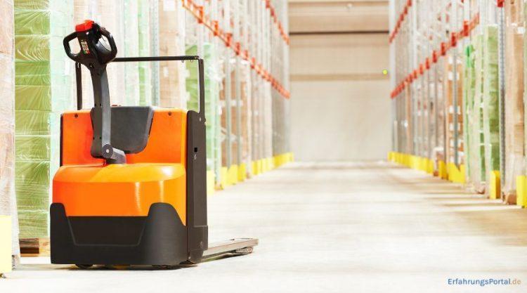 Hubwagen in einem Lager