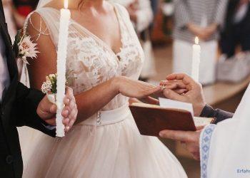 Brautpaar mit Hochzeitskerzen