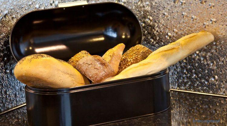 Brot in einem Brotkorb