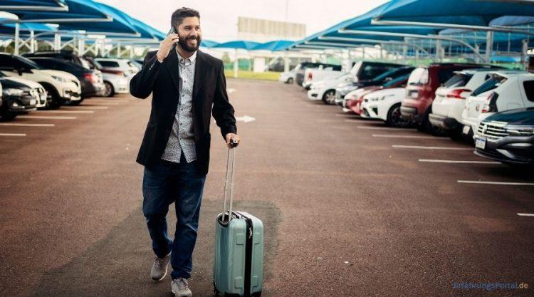 Geschäftsmann mit einem Reisekoffer