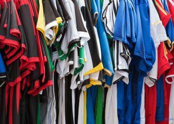 Fantrikots von Fußballmanschaft