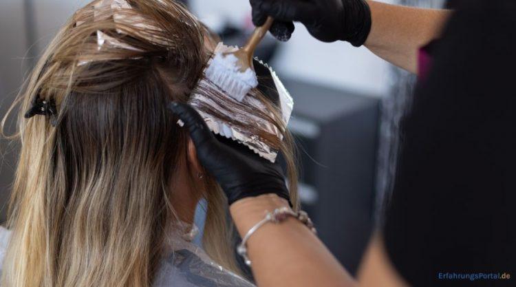 Haare werden gefärbt