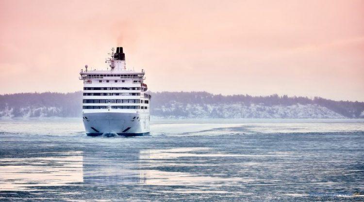 Kreuzfahrtschiff auf einer Kreuzfahrt