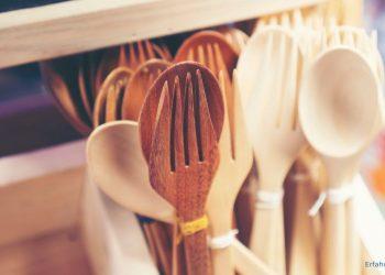 Holzlöffel und Holzgabeln