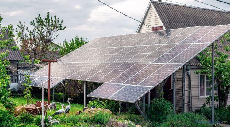 Solarpaneelen im Garten