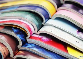 aufgeschlagene Zeitschriften