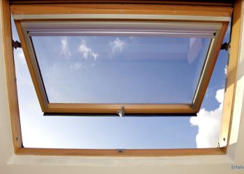 geöffnetes Dachfenster