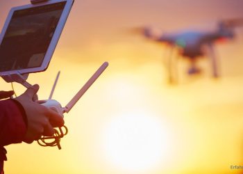 Drohne wird gesteuert