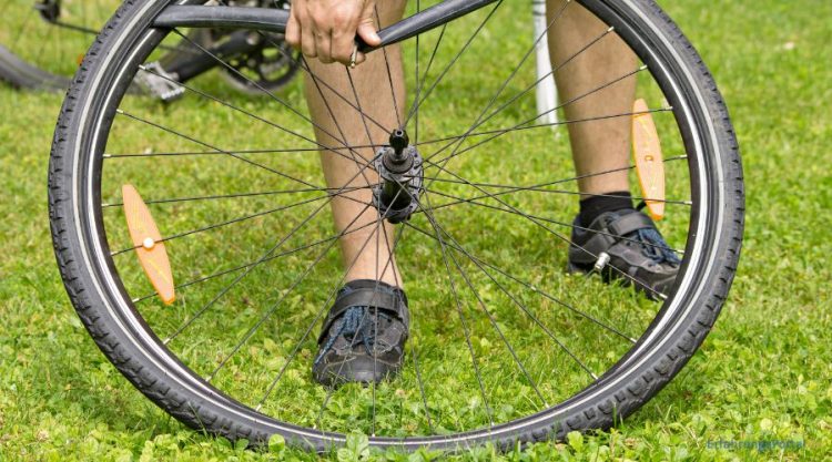 Reifen- und Radwechsel am Fahrrad
