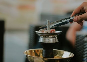 glühende Kohle auf einer Shisha