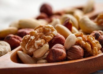 Nüsse in einer Schale