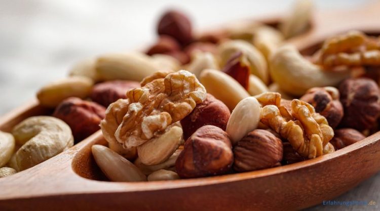 Nüsse in einer Schale