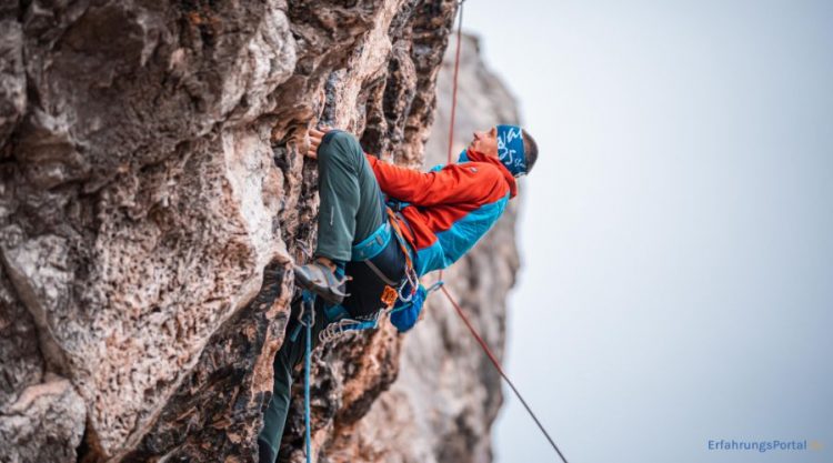 abgesichert bergsteigen