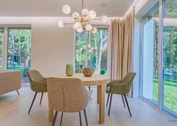 Esszimmerstuhl mit Tisch