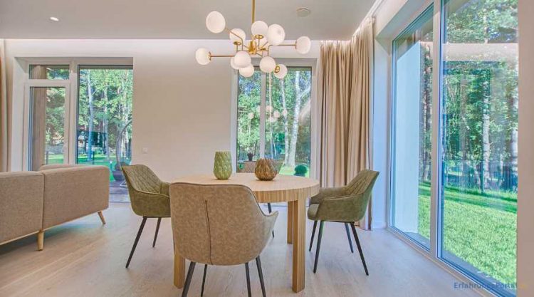 Esszimmerstuhl mit Tisch