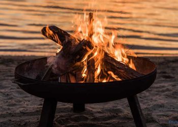 Feuerschale am Strand