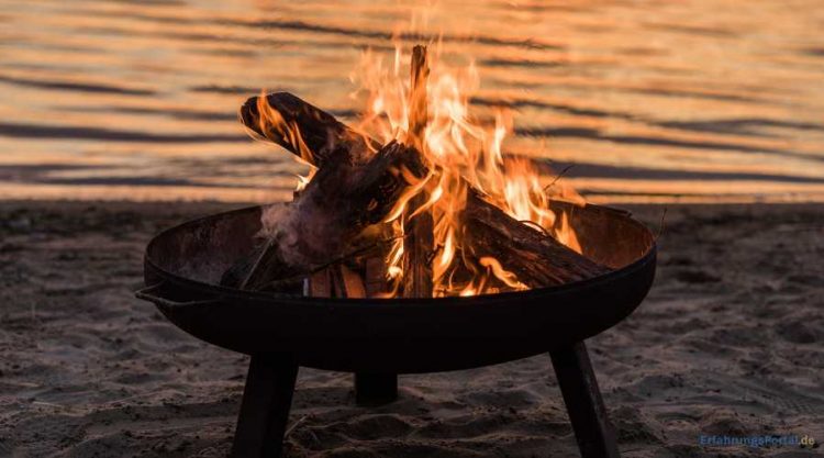 Feuerschale am Strand
