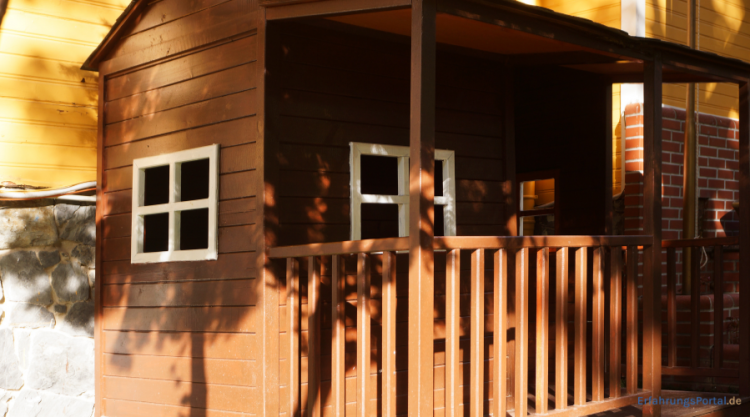 Spielhaus für Kinder im Garten