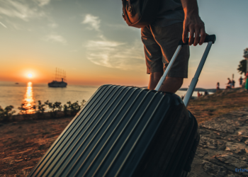 Reisekoffer wird gezogen