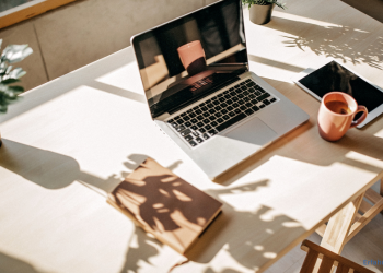 aufgeräumter Arbeitsplatz