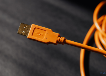 Orangenes USB Kabel