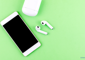 Smartphone und Kopfhörer