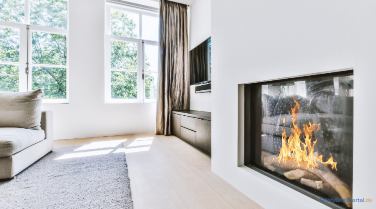 Wohnzimmer mit Kamin