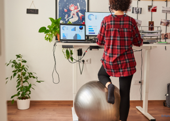 höhenverstellbarer Schreibtisch