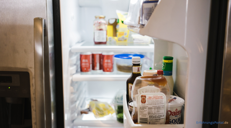 geöffneter Kühlschrank