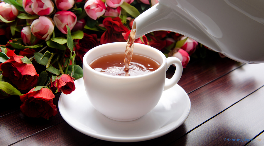 Tee wird ausgegossen